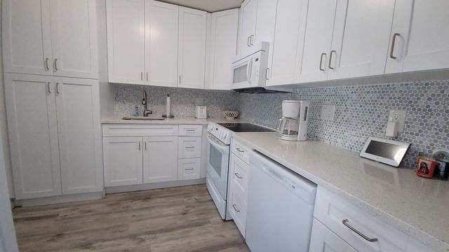 50 Plymouth, West Palm Beach, FL 33417