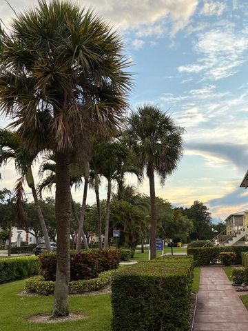 50 Plymouth, West Palm Beach, FL 33417