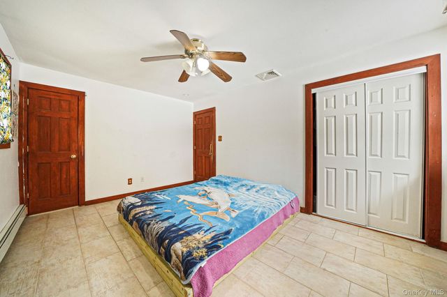 71 Oak Avenue, Shirley, NY 11967