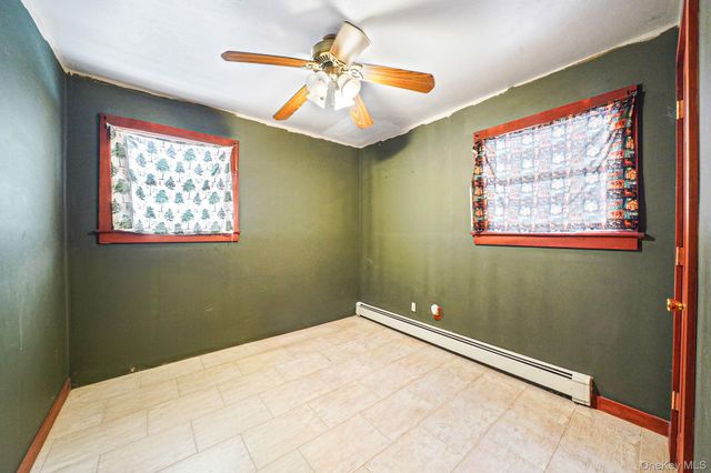 71 Oak Avenue, Shirley, NY 11967