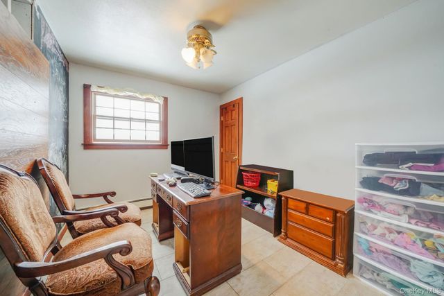 71 Oak Avenue, Shirley, NY 11967