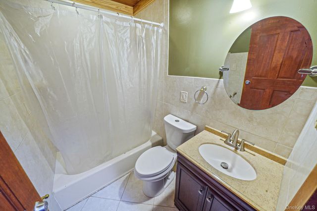 71 Oak Avenue, Shirley, NY 11967