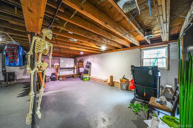 71 Oak Avenue, Shirley, NY 11967