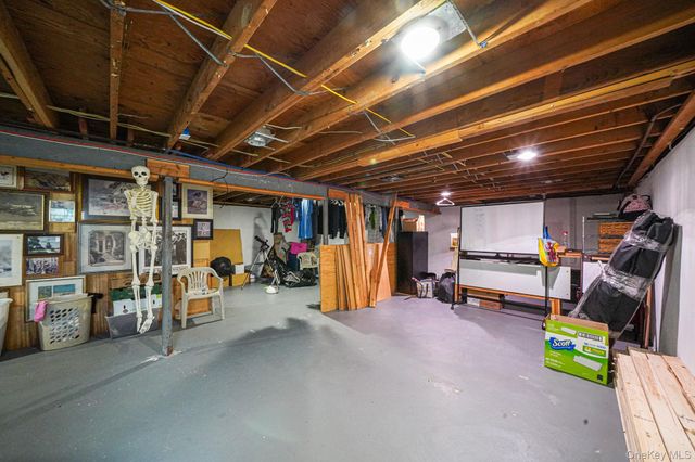 71 Oak Avenue, Shirley, NY 11967