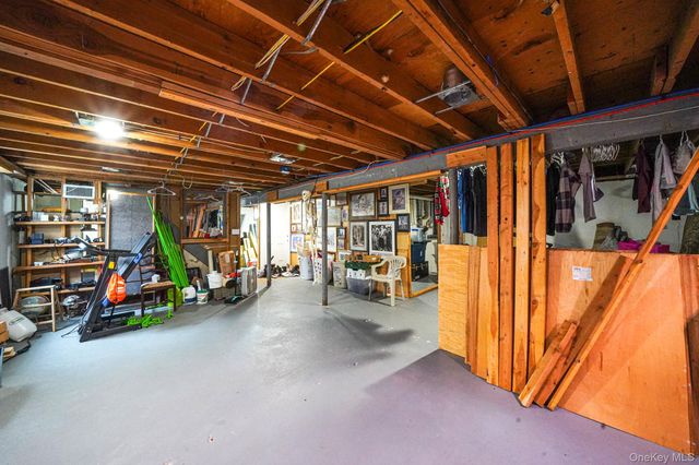 71 Oak Avenue, Shirley, NY 11967