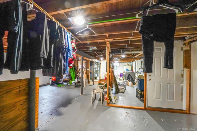 71 Oak Avenue, Shirley, NY 11967