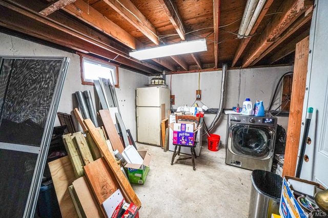 71 Oak Avenue, Shirley, NY 11967