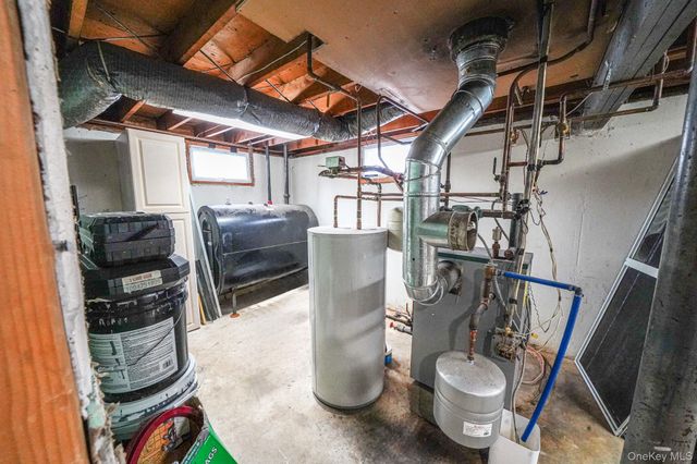 71 Oak Avenue, Shirley, NY 11967