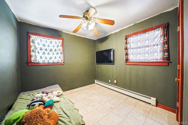 71 Oak Avenue, Shirley, NY 11967