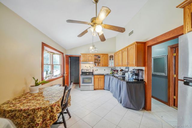 71 Oak Avenue, Shirley, NY 11967