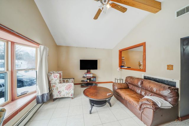 71 Oak Avenue, Shirley, NY 11967