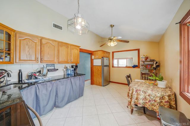 71 Oak Avenue, Shirley, NY 11967