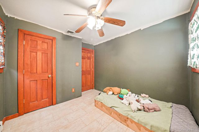 71 Oak Avenue, Shirley, NY 11967