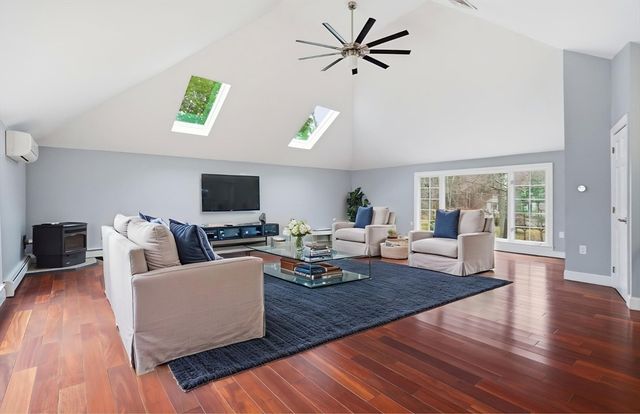 11 Alison Way, Andover, MA 01810