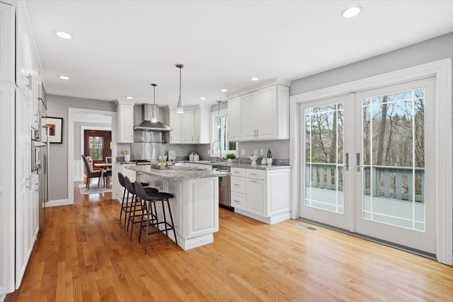 11 Alison Way, Andover, MA 01810