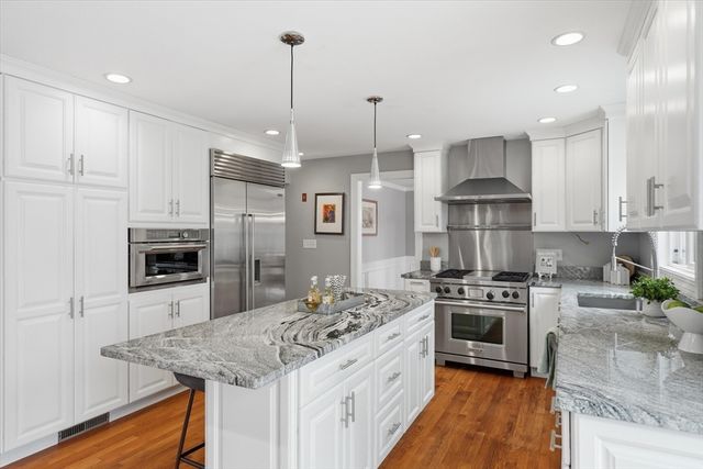 11 Alison Way, Andover, MA 01810