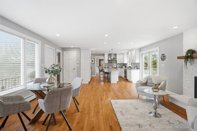 11 Alison Way, Andover, MA 01810