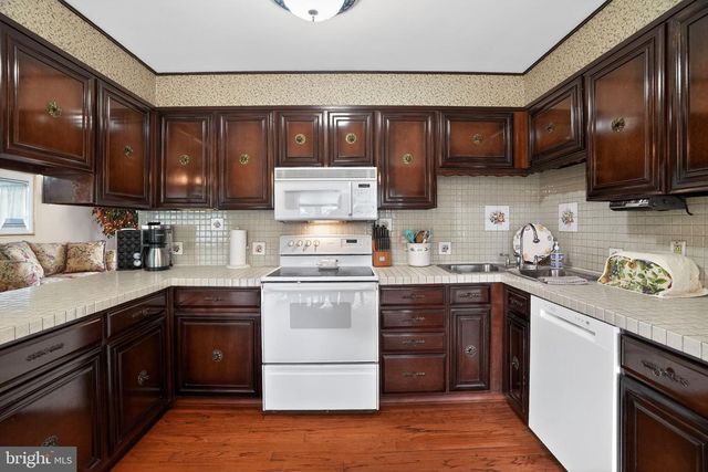 1000 BROOKWOOD DR, Pottstown, PA 19464