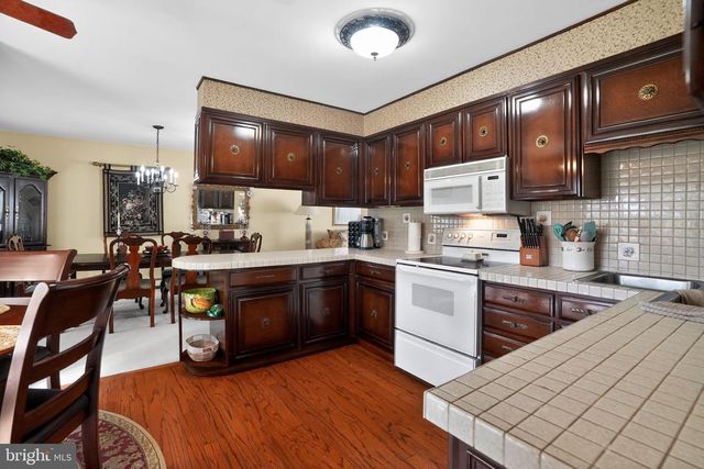 1000 BROOKWOOD DR, Pottstown, PA 19464