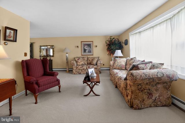 1000 BROOKWOOD DR, Pottstown, PA 19464