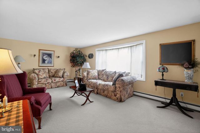 1000 BROOKWOOD DR, Pottstown, PA 19464