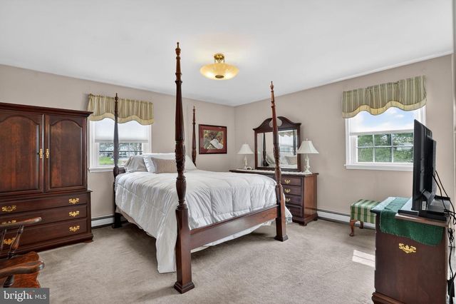 1000 BROOKWOOD DR, Pottstown, PA 19464