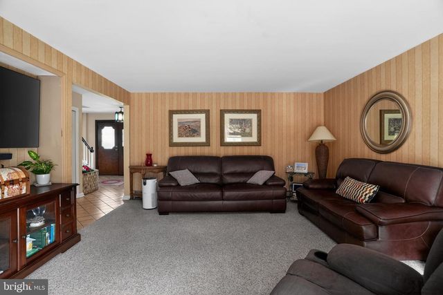 1000 BROOKWOOD DR, Pottstown, PA 19464