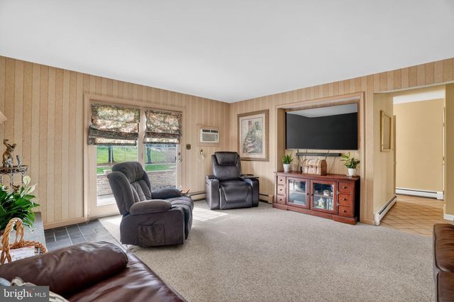 1000 BROOKWOOD DR, Pottstown, PA 19464