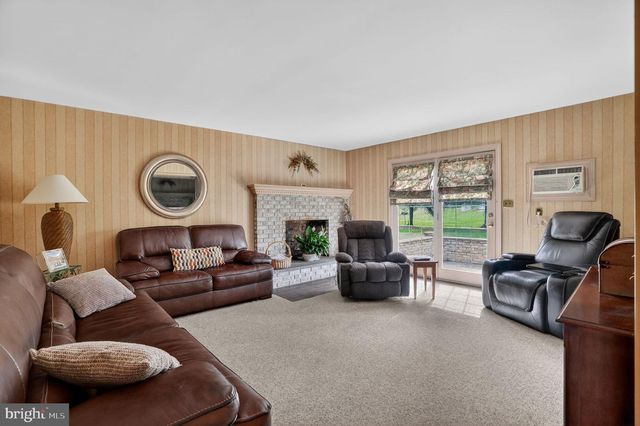 1000 BROOKWOOD DR, Pottstown, PA 19464