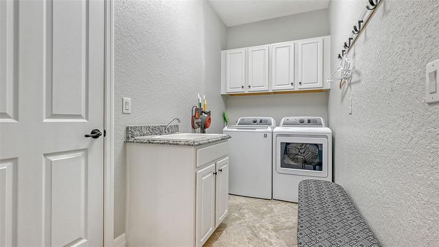 6137 CESSNA RUN, Bradenton, FL 34211