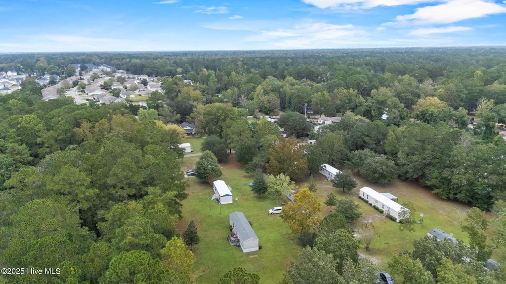 Image 3 of property listing at 1150 Garretts Way NE, Leland, NC 28451