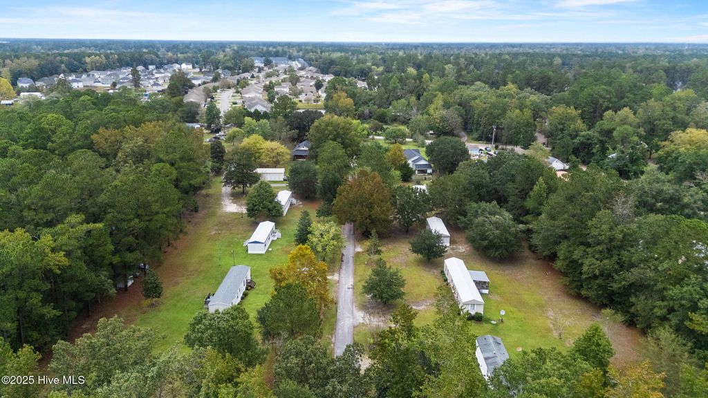 Image 5 of property listing at 1150 Garretts Way NE, Leland, NC 28451