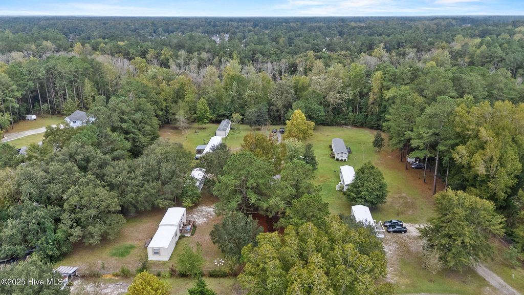 Image 6 of property listing at 1150 Garretts Way NE, Leland, NC 28451