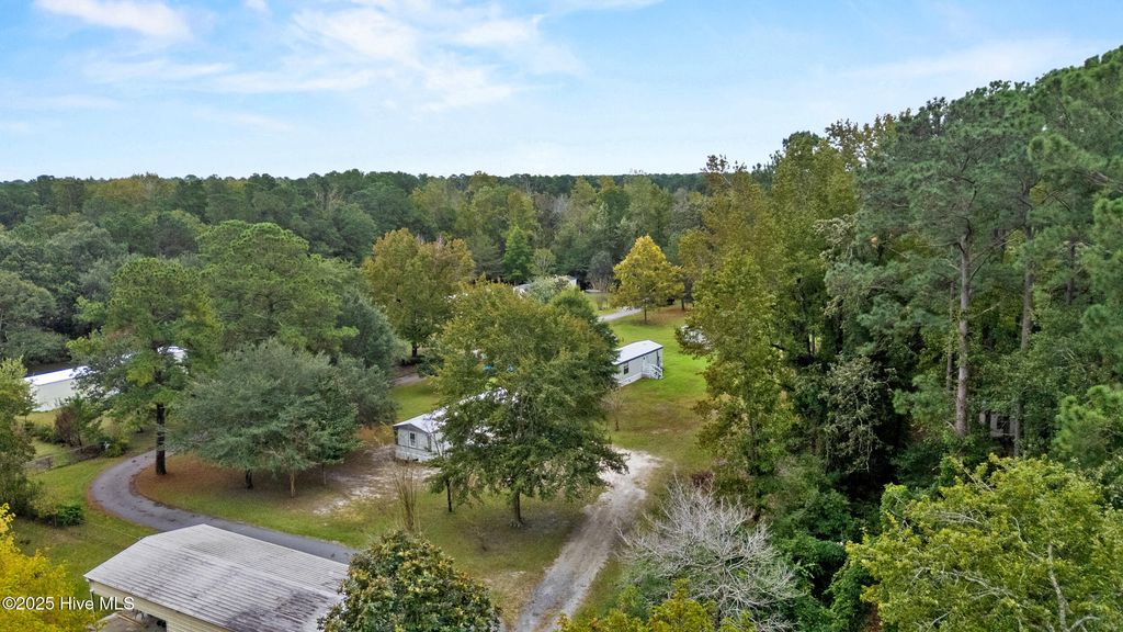 Image 8 of property listing at 1150 Garretts Way NE, Leland, NC 28451