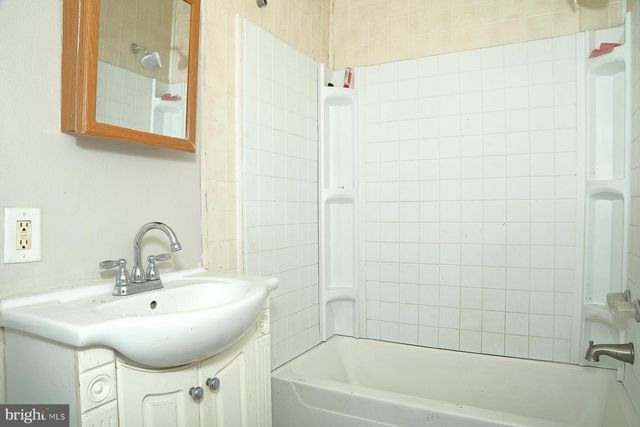 690 E PHILADELPHIA ST, York, PA 17403