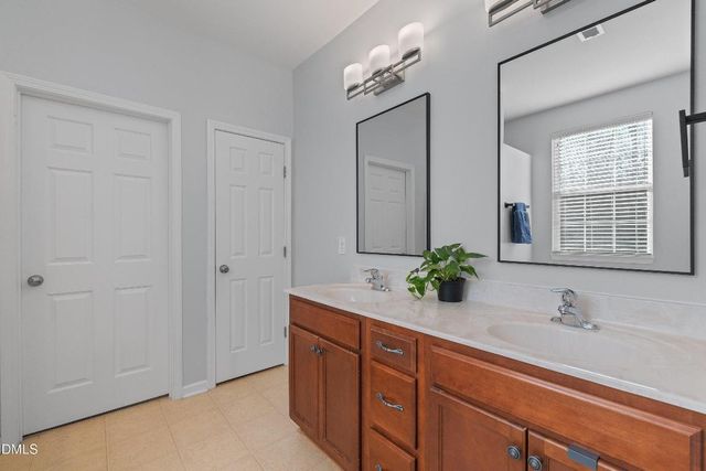 905 Shefford Town Drive, Rolesville, NC 27571