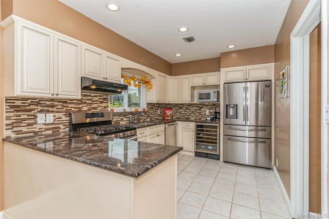 262 Channon Road, Hewlett, NY 11557