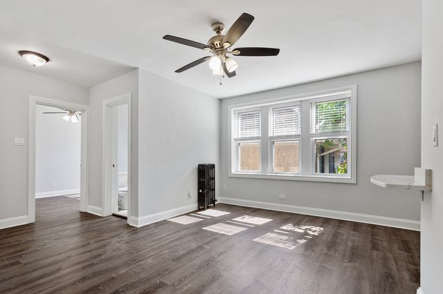 1521 W Sherwin Avenue 304, Chicago, IL 60626