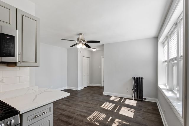 1521 W Sherwin Avenue 304, Chicago, IL 60626