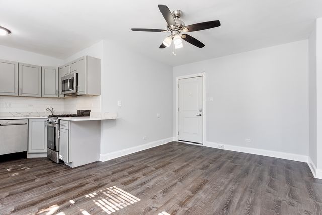 1521 W Sherwin Avenue 304, Chicago, IL 60626