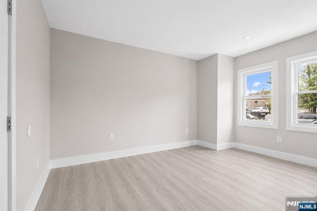 654 12th Street, Newark, NJ 07103