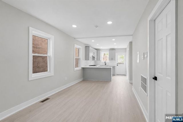 654 12th Street, Newark, NJ 07103