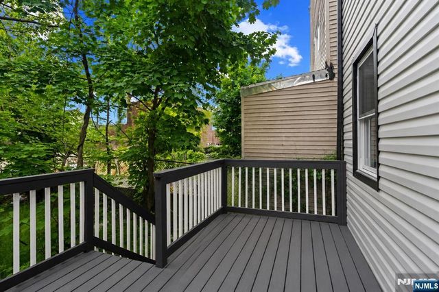 654 12th Street, Newark, NJ 07103