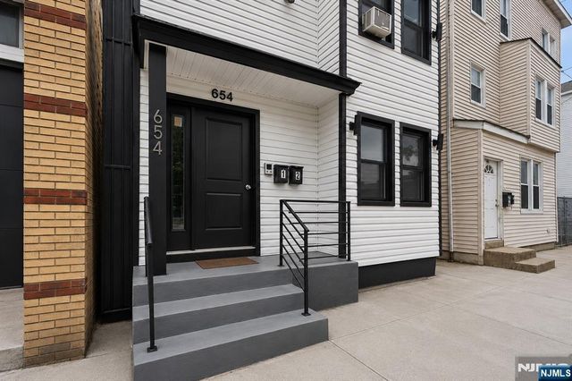 654 12th Street, Newark, NJ 07103