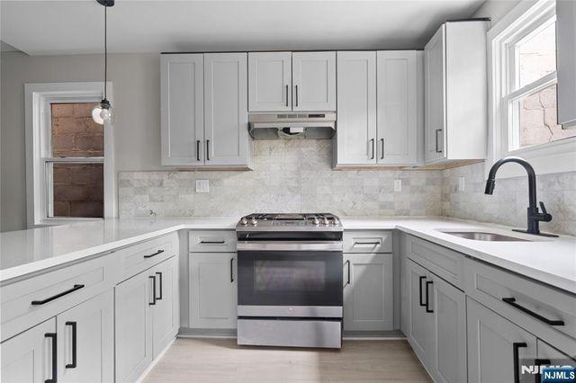 654 12th Street, Newark, NJ 07103
