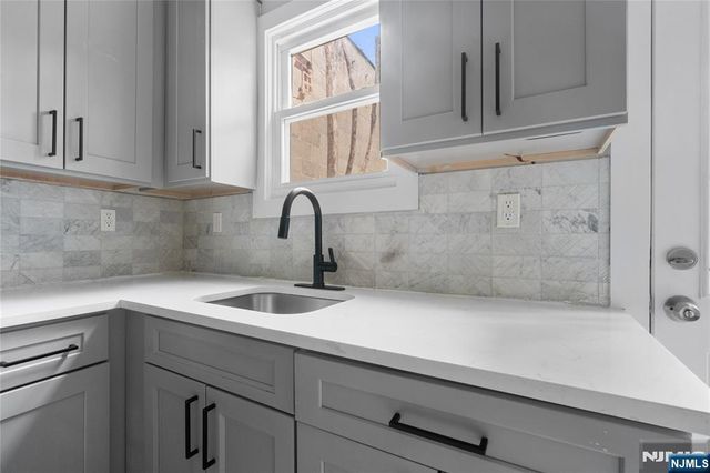 654 12th Street, Newark, NJ 07103