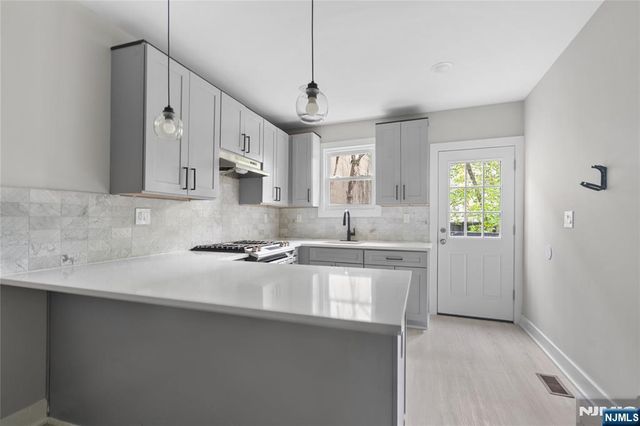 654 12th Street, Newark, NJ 07103