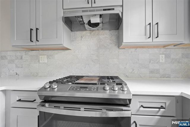 654 12th Street, Newark, NJ 07103