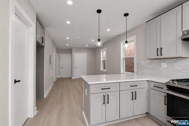 654 12th Street, Newark, NJ 07103