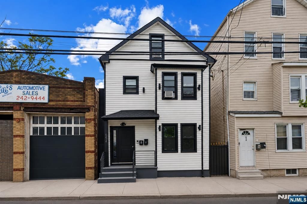 654 12th Street, Newark, NJ 07103